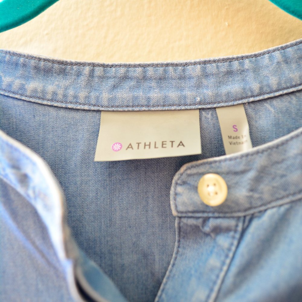 Athleta Chambray Tencel Popover Shirt Womens Size Small - Picture 4 of 10